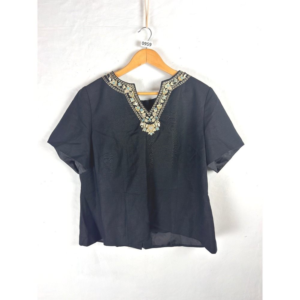 2/$30 Jessica Howard Black Embroidered Beaded V-Neck Short Sleeve Top Size 14